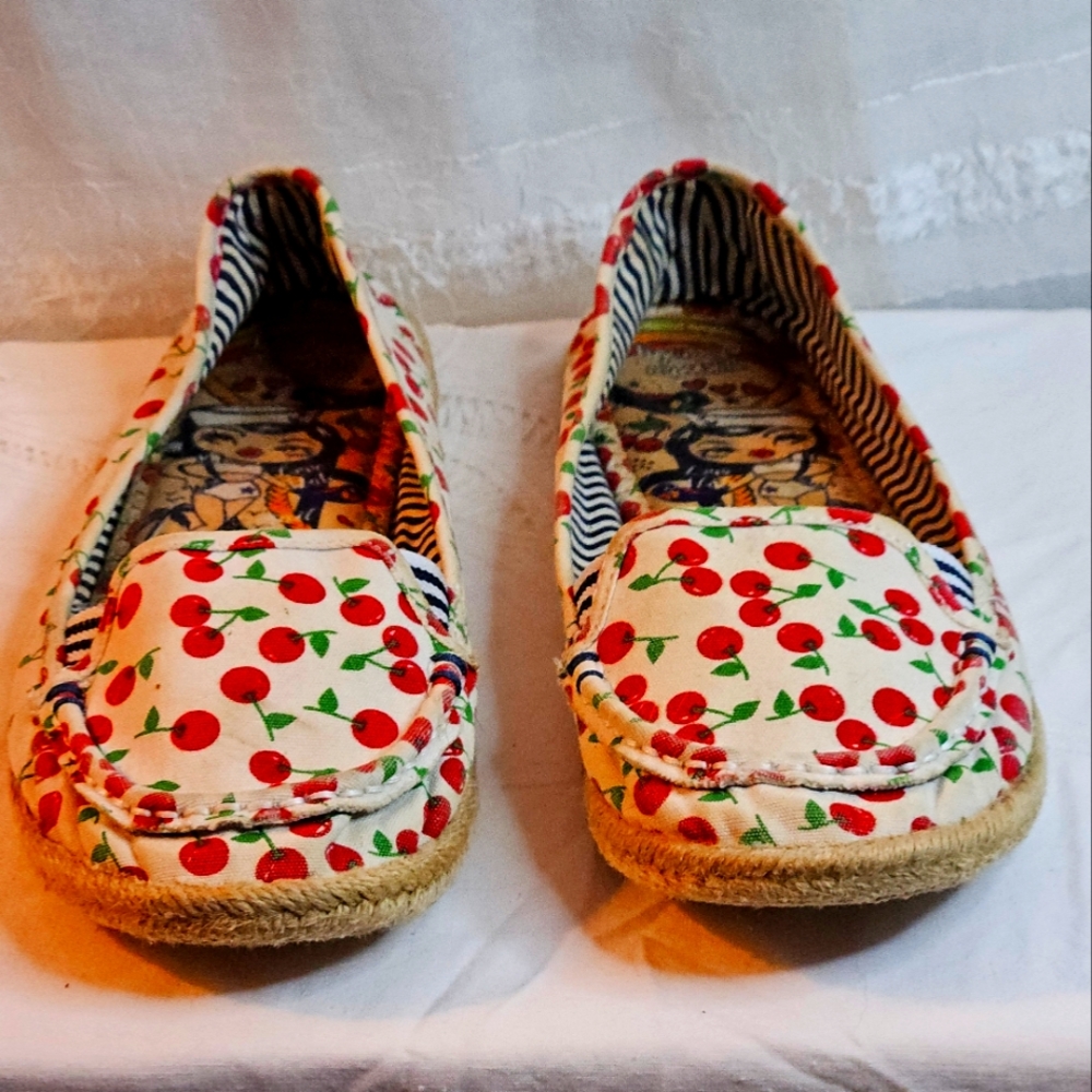 Women's TigerBear Republik Slip-Ons Sailor Betty Boop w/cherries sz 10